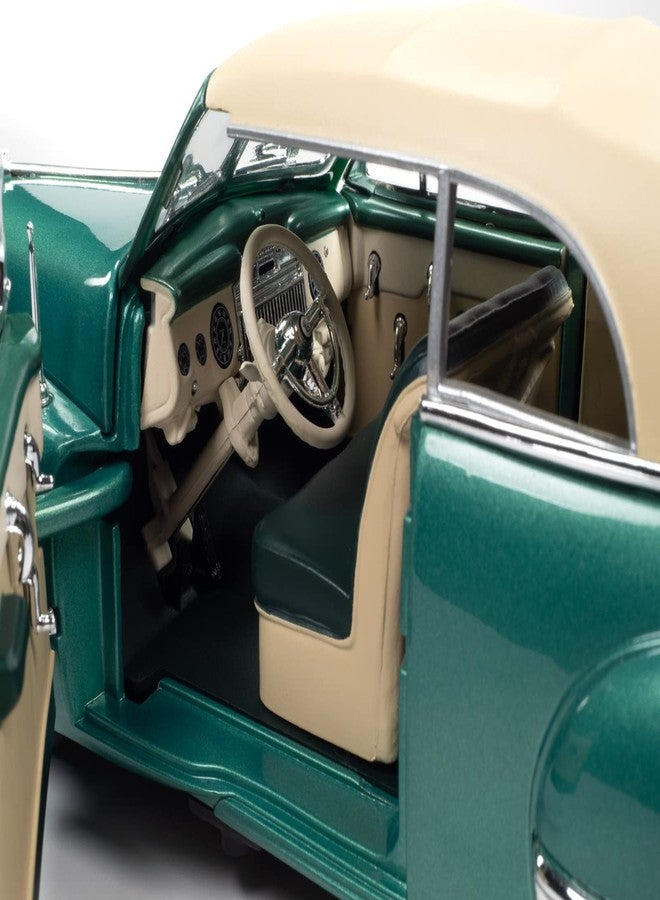 AW AUTO WORLD سيارة كاديلاك سيريز 62 كابريوليه موديل 1947 من أوتو وورلد، بمقياس 1:18، مصنوعة من المعدن المصبوب - Image 5